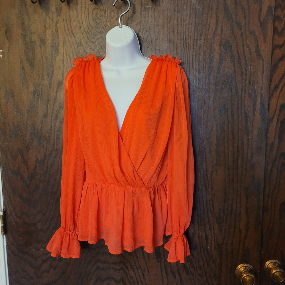 CORAL LONG SLEEVE V NECK TOP